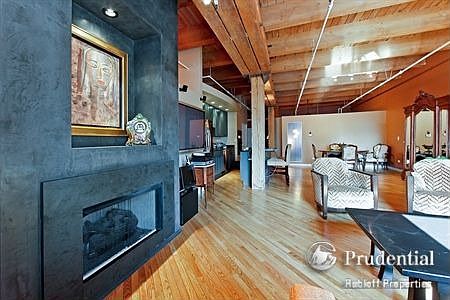 2nd image of 360 W Illinois St APT 513