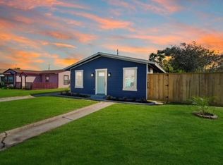 1210 Bayou Shore Dr, Galveston, TX 77551