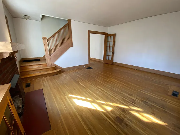 322 Lincoln Ave — Photo 2