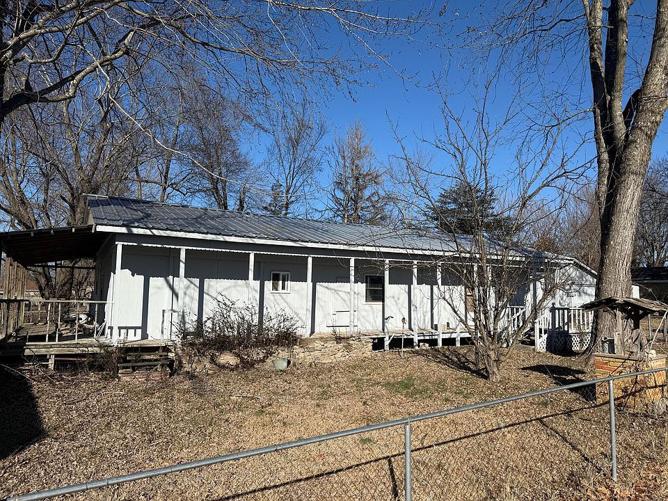 2nd image of 109 W Elm Street