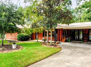 205 Pine Shadow Dr, Conroe, TX 77301