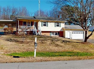 127 E End Dr, Mount Airy, NC 27030