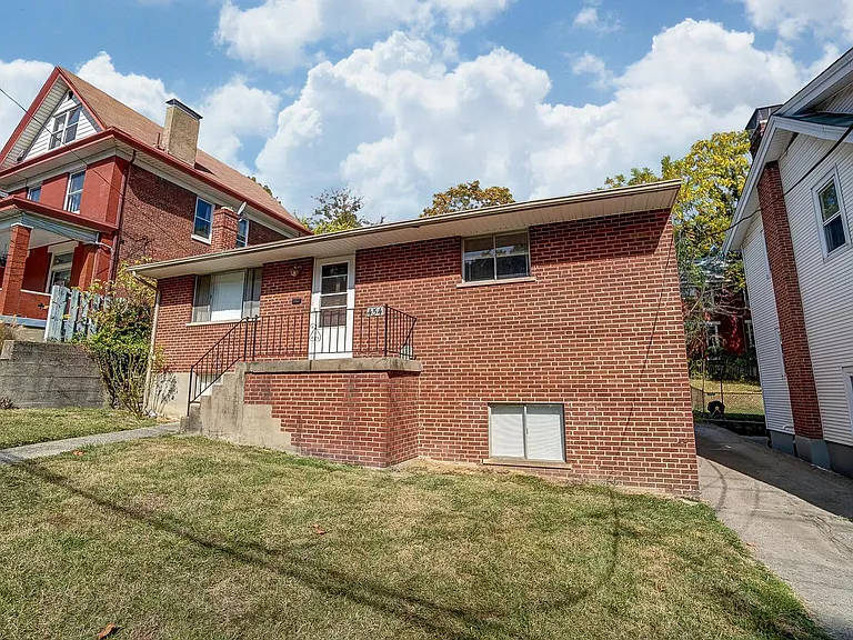 454 Warner St — Photo 31