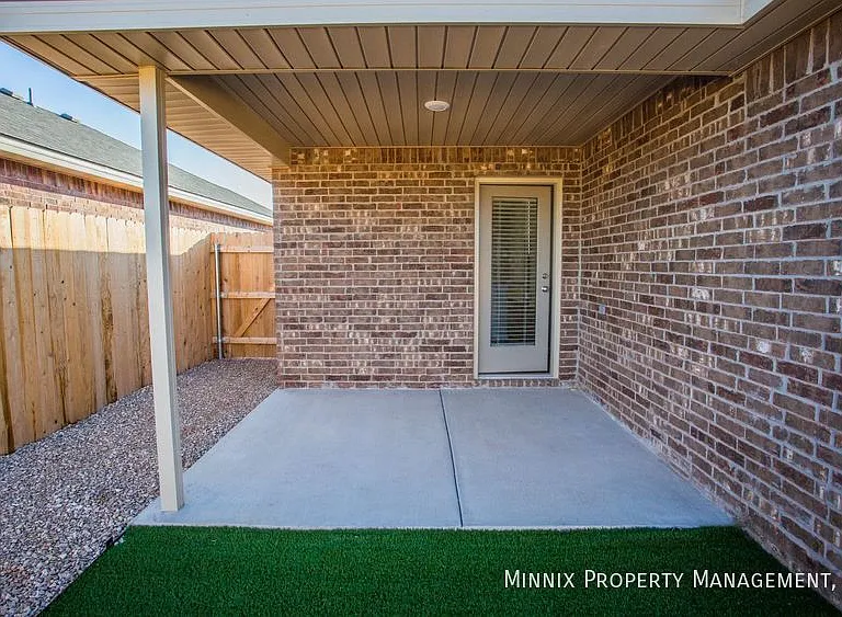 2027 Kenwood Ave — Photo 32