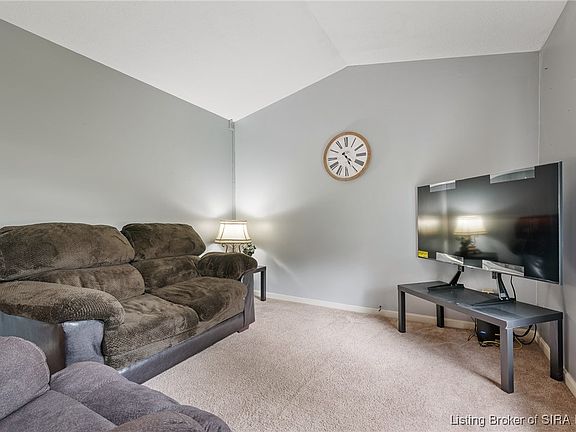 4th image of 1736 Twin Oaks Drive