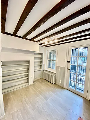 Rented by CMV Realty Inc. | media 32