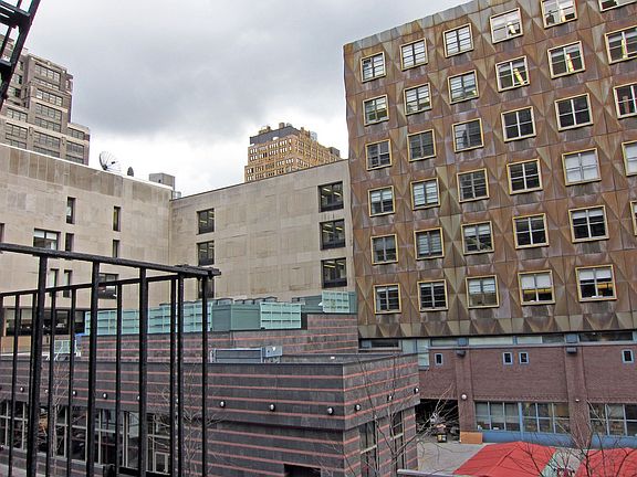 2nd image of 221 W 28th St APT 3FW
