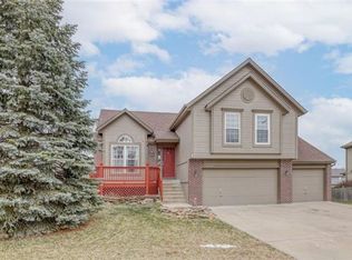 20410 W 220th St, Spring Hill, KS 66083