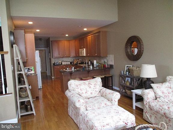3rd image of 113 Oak Ln