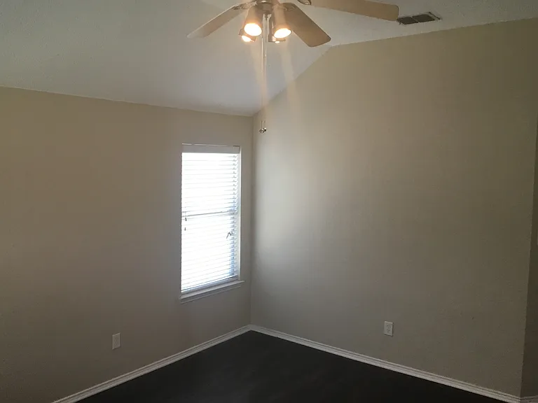 7605 Stanhope Ln — Photo 8