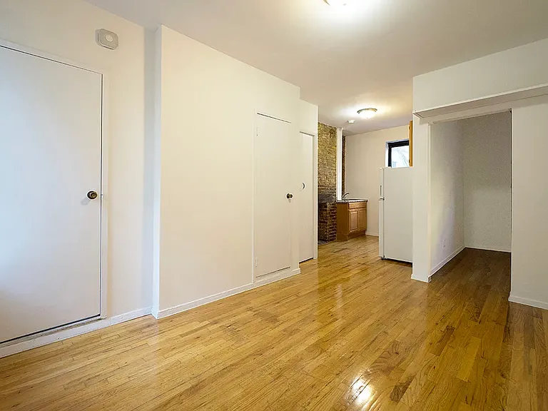 443 E 6th St #2 — Photo 2
