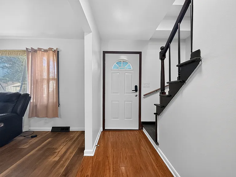 1705 E Granet Ave — Photo 3