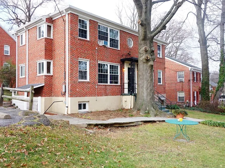 8400 Greenwood Ave — Photo 35