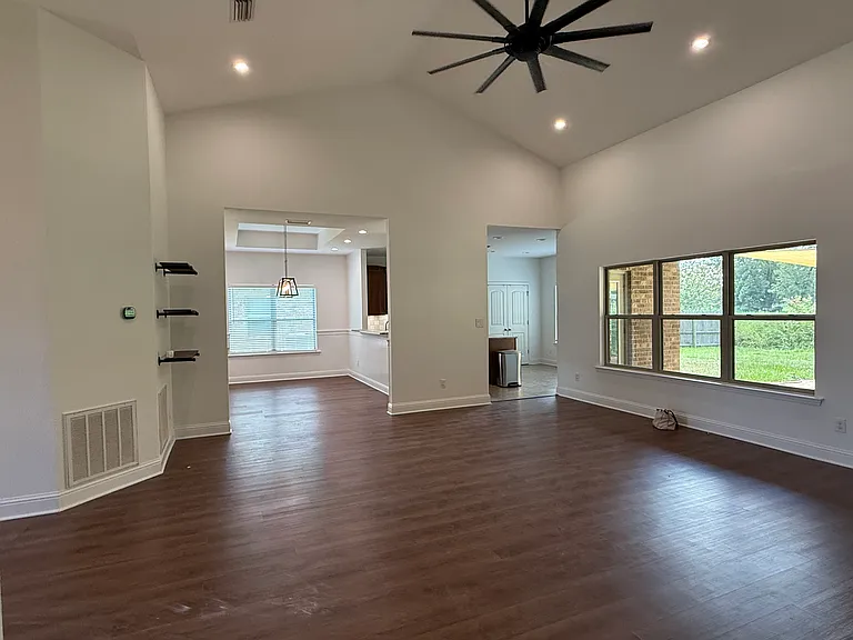 10510 Dunmore Dr — Photo 2