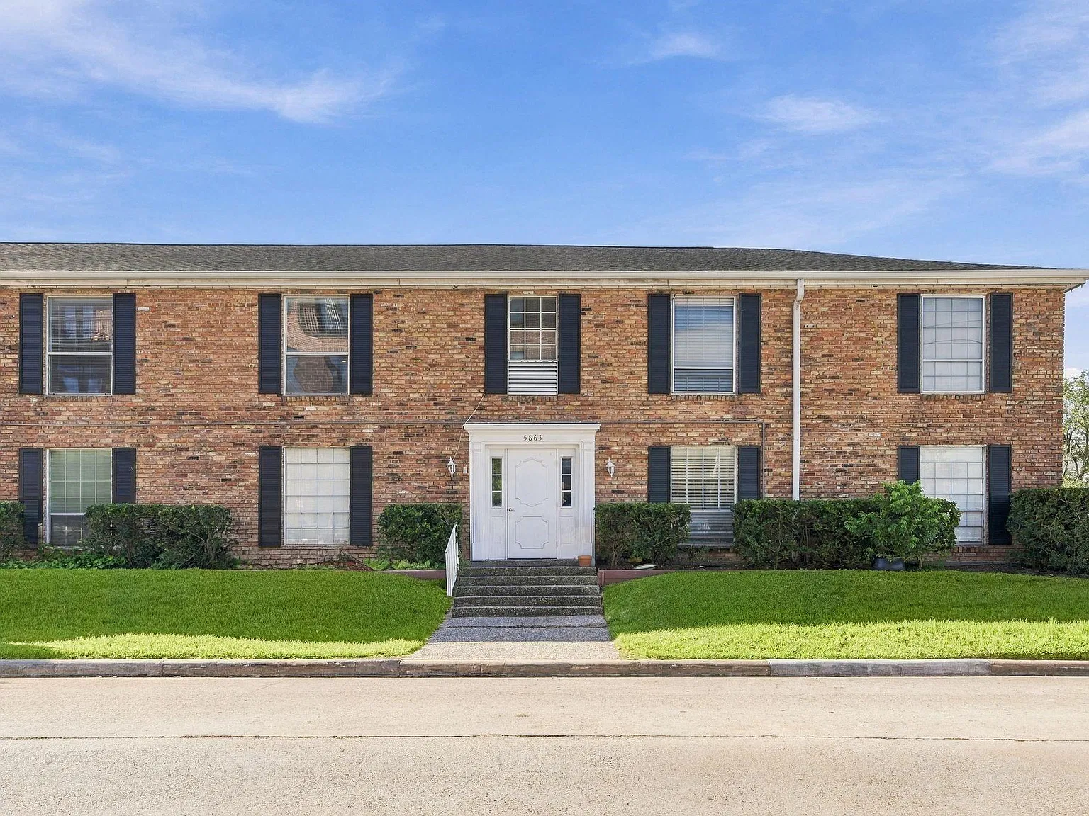 2 bed, 1.0 bath, 870 sqft, $1,550 — Photo 2