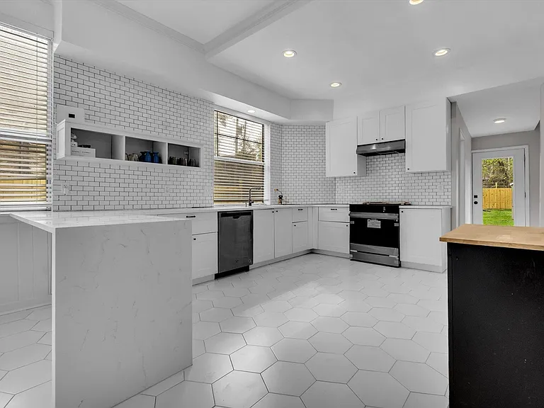 2031 Central Ave — Photo 17