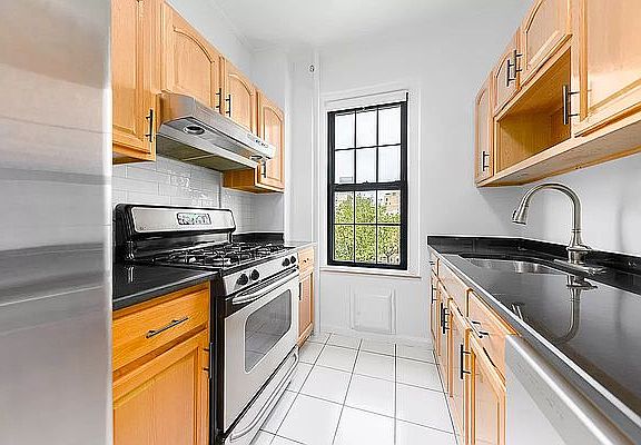 5th image of 195 Hicks St #B3
