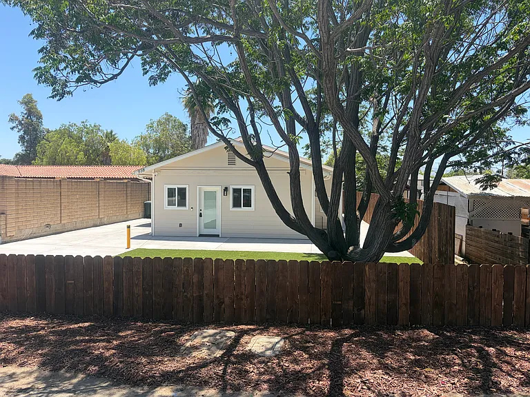 938 D St — Photo 3