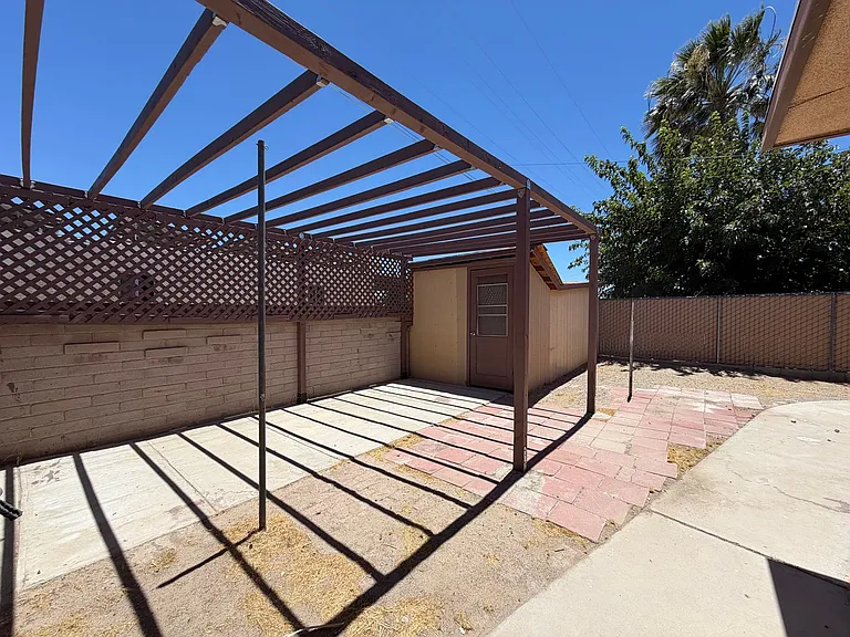 29205 Exeter St — Photo 73