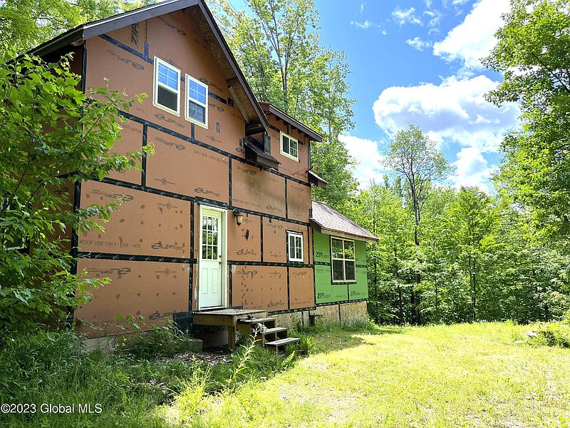 4th image of 112 Mountain Way