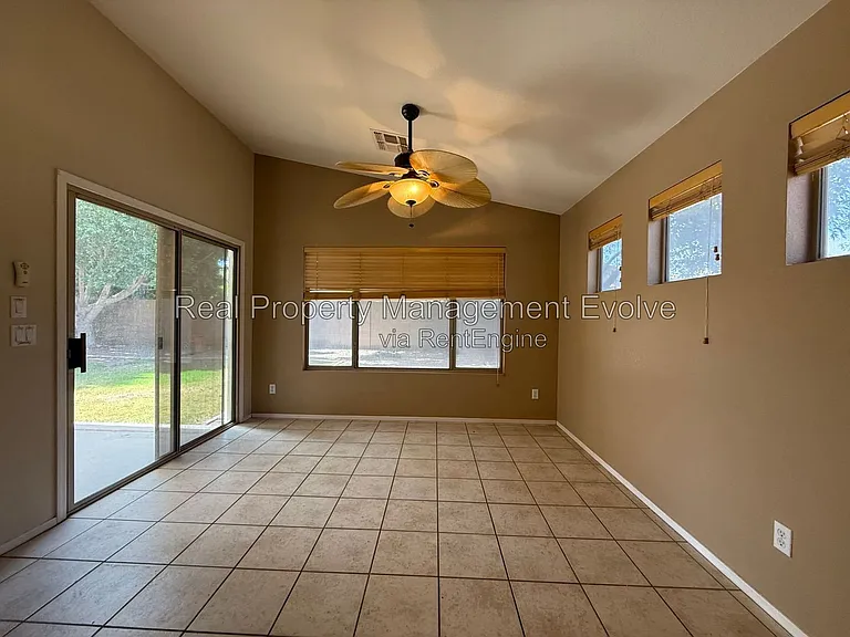 1021 W Park Ave — Photo 10