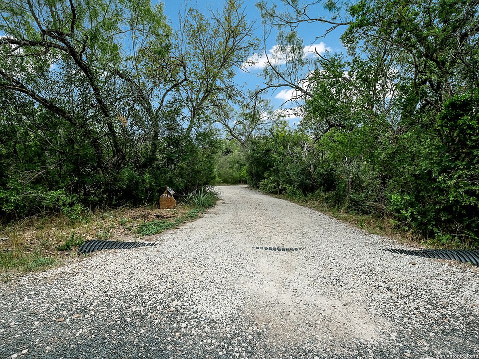 1st image of 226 COUNTY ROAD 575