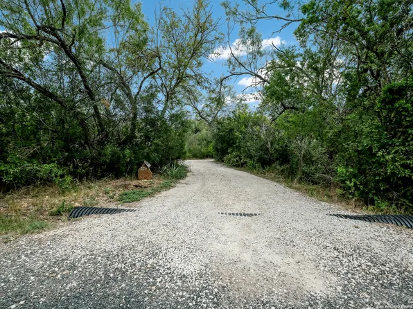 226 COUNTY ROAD 575, Castroville, TX 78009