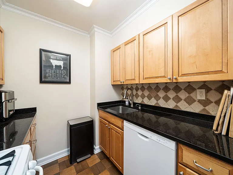 6050 Boulevard East #6D — Photo 10