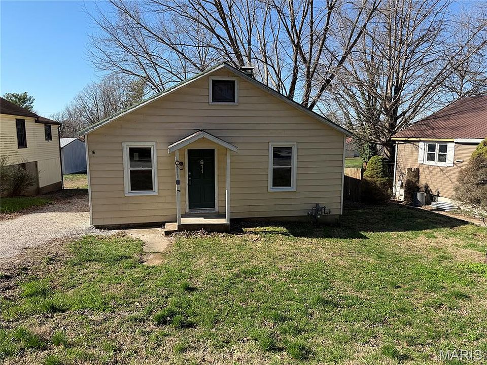 1st image of 611 Bluff Rd