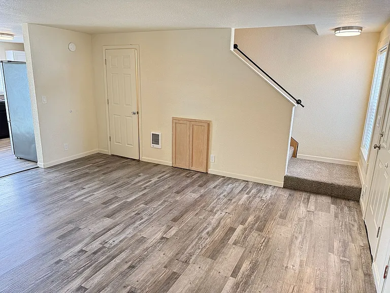 4432 Fergus Ave — Photo 5