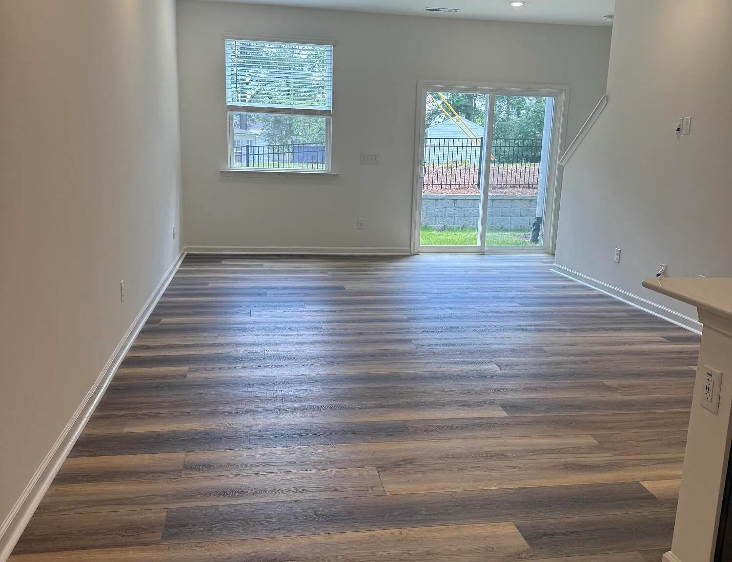 3 bed, 2.5 bath, 1359 sqft, $1,750 — Photo 2