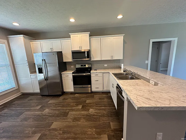 2331 Jamaica Ct — Photo 2
