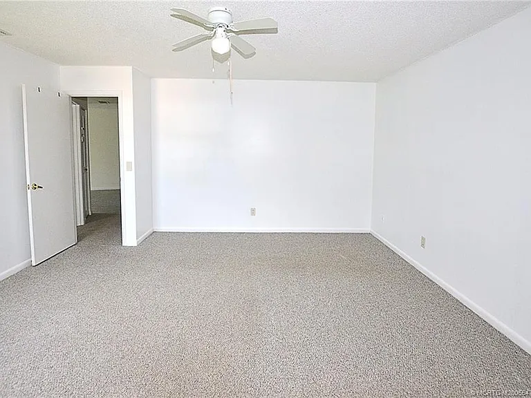 1999 NE Collins Cir #380 — Photo 8