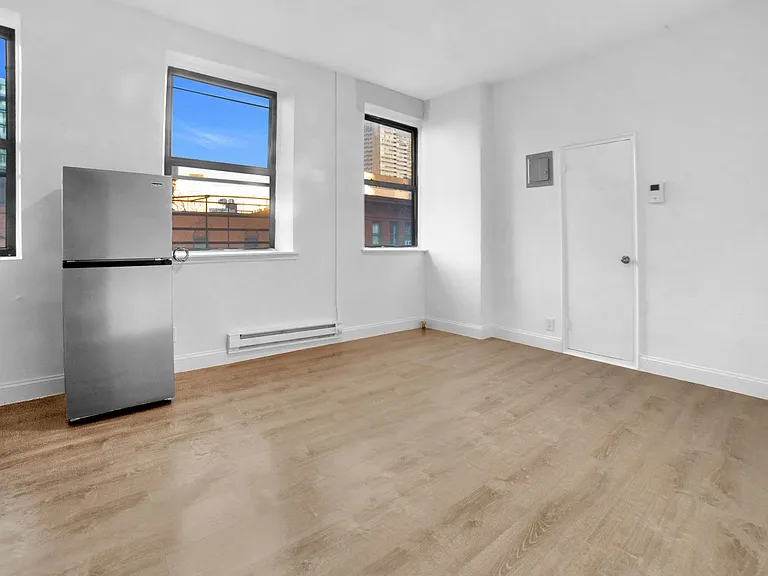 500 E 73rd St #B1 — Photo 4