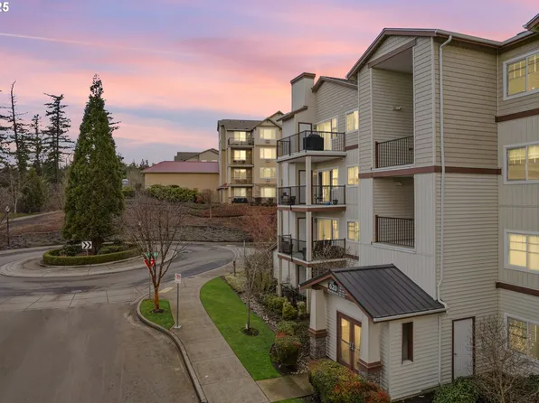620 NW Lost Springs Ter Unit 301, Portland, OR 97229