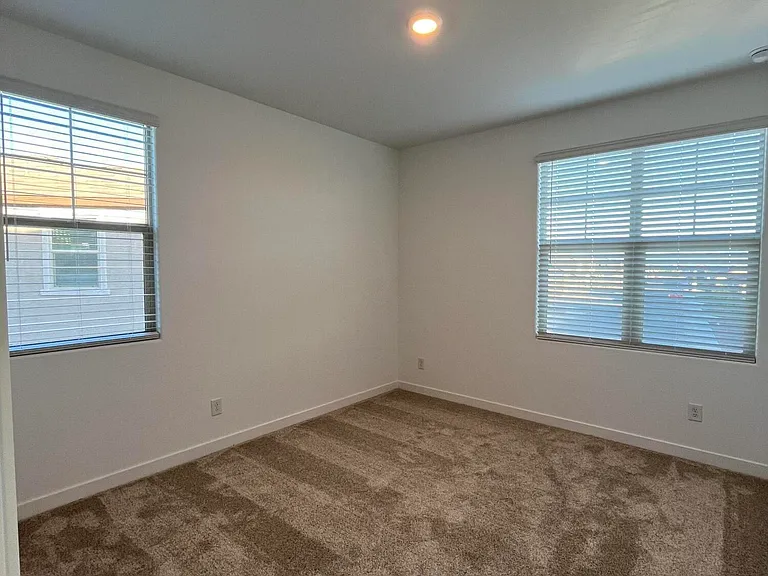 9426 W Sells Dr — Photo 29