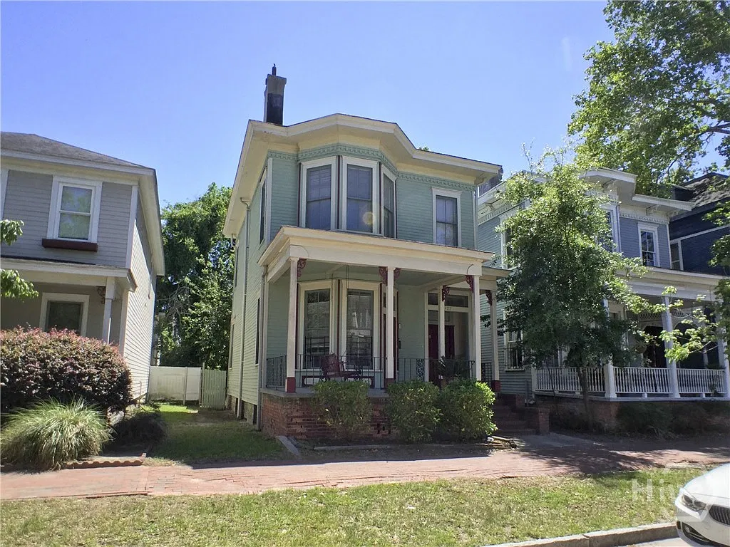 2 bed, 1.0 bath, 1108 sqft, $1,675 — Photo 1