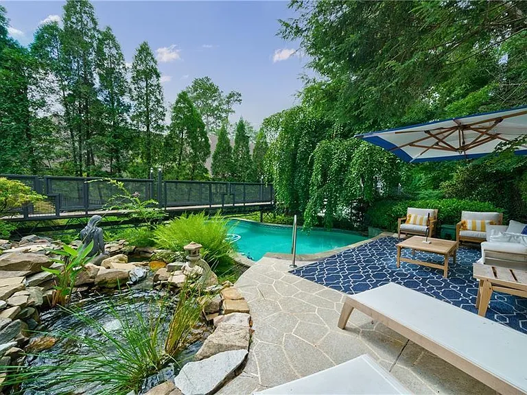114 Lindbergh Dr NE — Photo 39