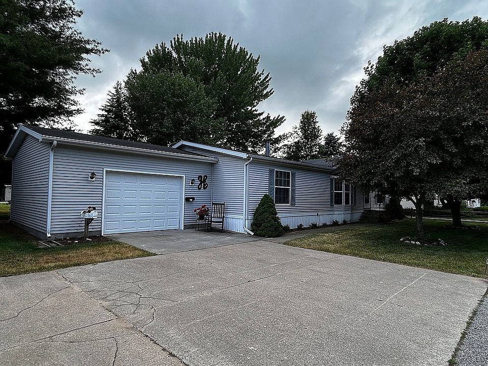 1st image of 3711 W Woodview Dr