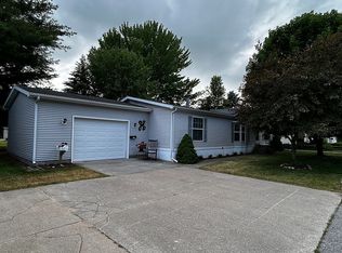 3711 W Woodview Dr, Ludington, MI 49431