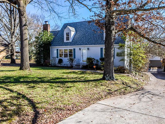 2nd image of 1610 Scenic Dr