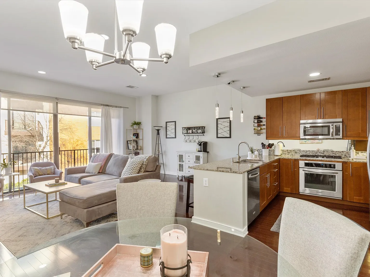 2 bed, 2.5 bath, 1586 sqft, $3,195 — Photo 4