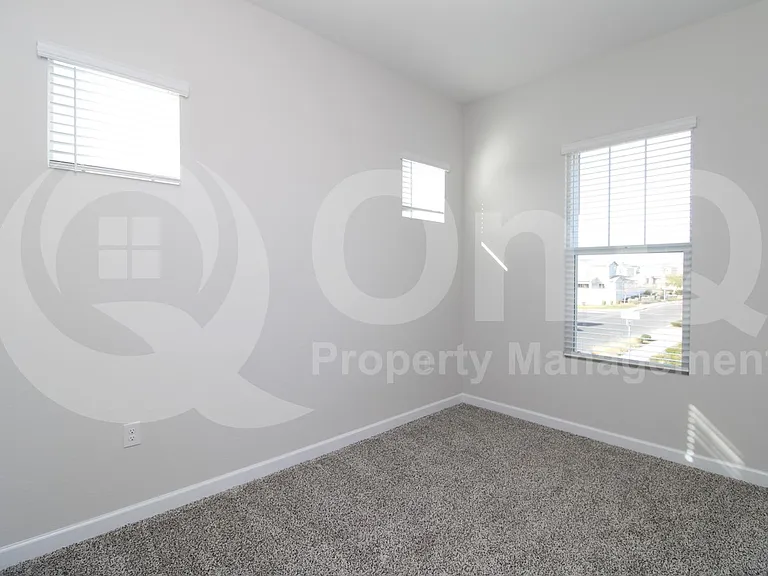 4911 E Village Dr — Photo 15