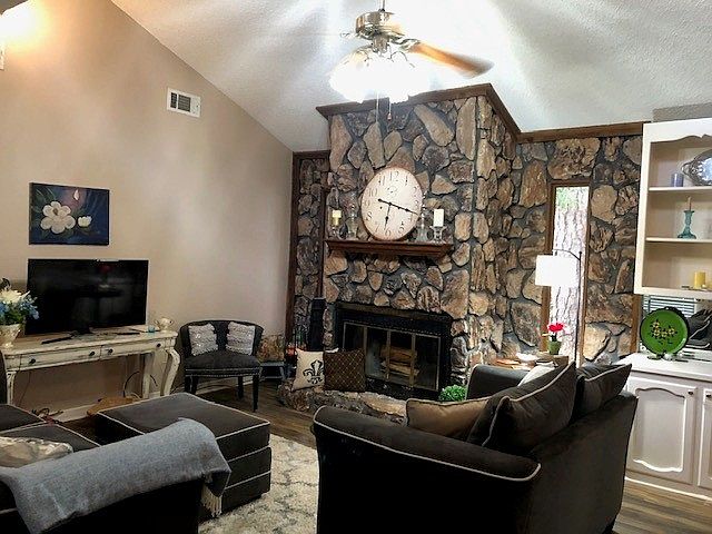 1st image of 44534 Lakewood Dr