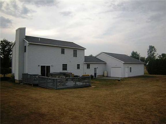 4th image of 6151 N Lake Rd