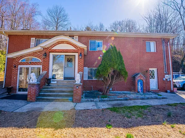 10 Twitchgrass Road, Trumbull, CT 06611