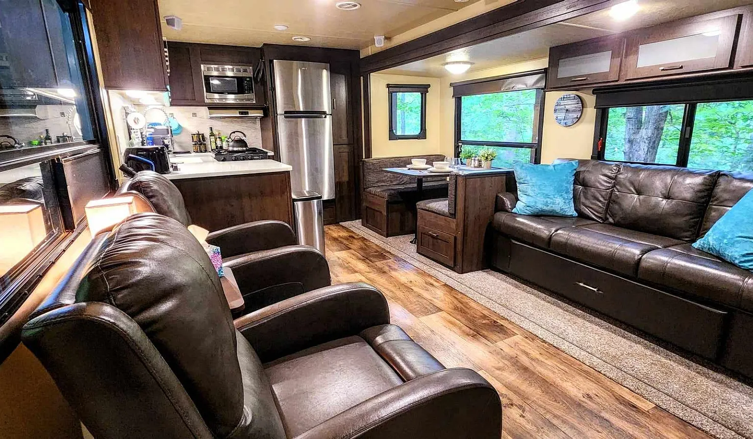 Private Glampsite w/ Outdoor Theater and Fire-Pit — Photo 4