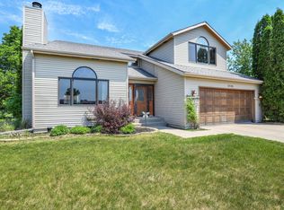 3128 Village Green East Loop Dr, Moorhead, MN 56560