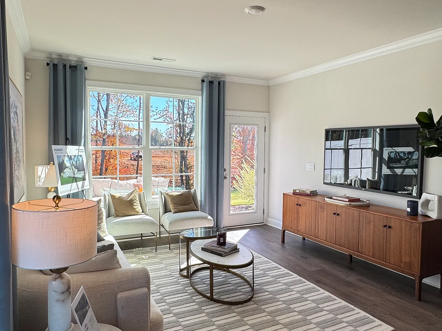 4 bed, 2438 sqft, $2,350 — Photo 3
