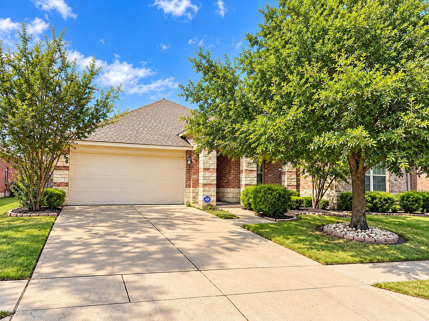 4 bed, 2093 sqft, $2,500 — Photo 3
